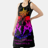 バーベキューでシックなエプロンをした女性 エプロン (インサイチュ)