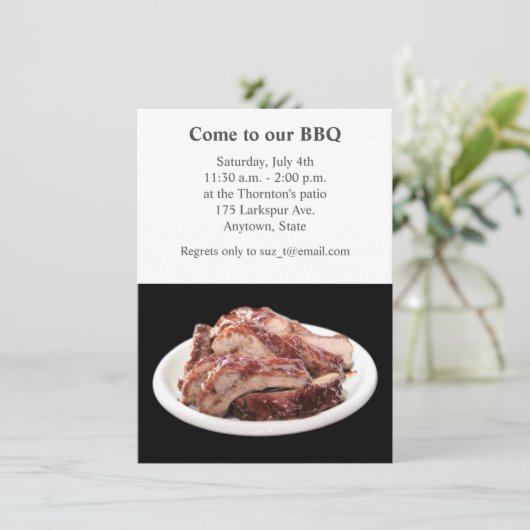 バーベキューで料理されたベビーの背部肋骨 招待状 (スタンド正面)