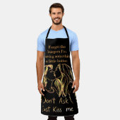 バーベキューの瞬間よくはしゃぐを楽しむ女性 エプロン (着用した状態)