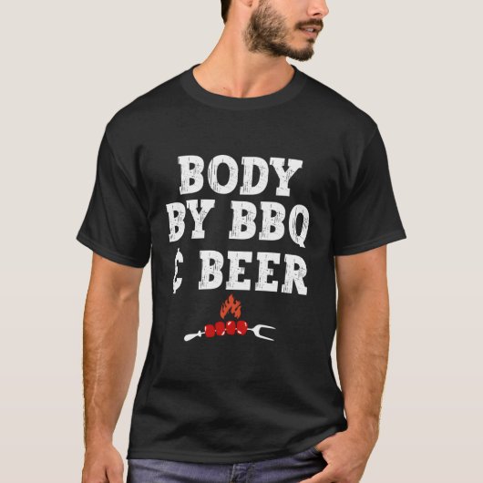 バーベキューグリル肉焼き体By Bbq And Beer Tシャツ (正面)