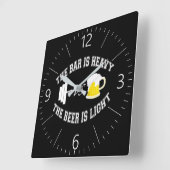 バーベル対ビール スクエア壁時計 (傾斜)