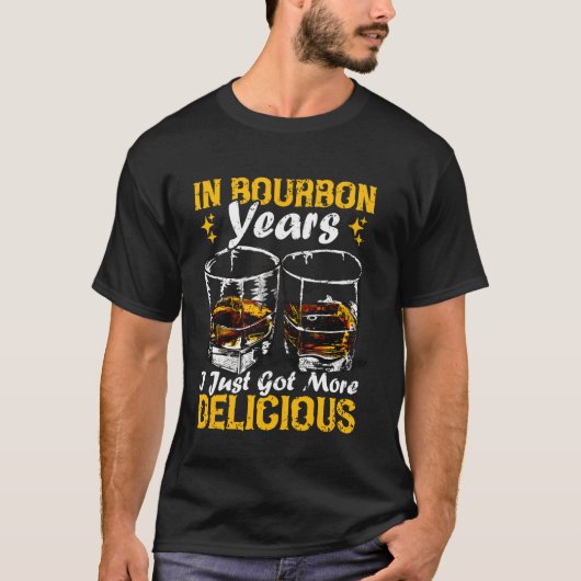 バーボンを熟成させると味がまろやかになるだけ Tシャツ (正面)
