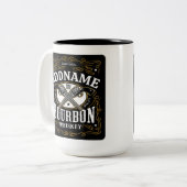 バーボンパーソナライズされたヴィンテージガンウイスキーラベル ツートーンマグカップ (正面左)