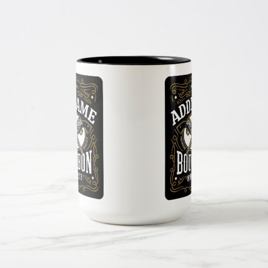 バーボンパーソナライズされたヴィンテージガンウイスキーラベル ツートーンマグカップ (中央)