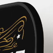 バーボンパーソナライズされたヴィンテージガンウイスキーラベル ピックルボールラケット (左詳細)