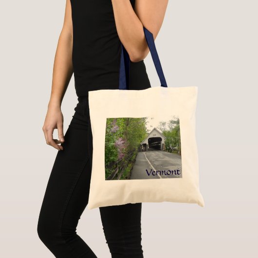 バーモントのウッドストック屋根付き橋 トートバッグ (正面(商品))