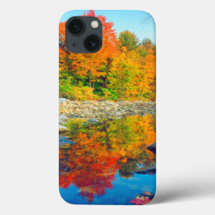 バーモントの小川に反射する秋の色 iPhone 13ケース
