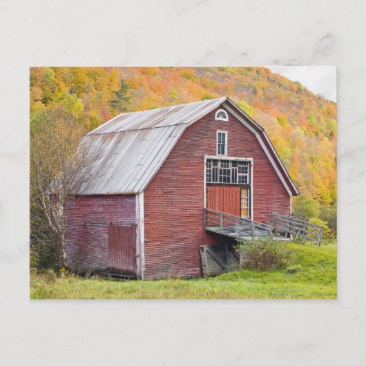 バーモントの緑の山々の納屋。ハンコック2 ポストカード (正面)