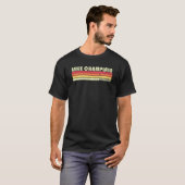 バーモント州シャンプレーン湖の面白い釣りキャンプの夏 Tシャツ (正面フル)