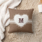 バーラップの白いレースのハートのモノグラム-ぼろぼろの上品 クッション (ブランケット)