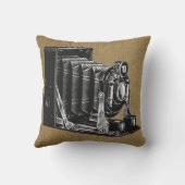 バーラップの背景の装飾用クッションが付いているヴィンテージのカメラ クッション (裏面)