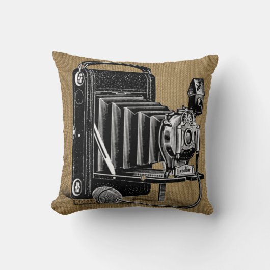 バーラップの背景の装飾用クッションが付いているヴィンテージのカメラ クッション (正面)