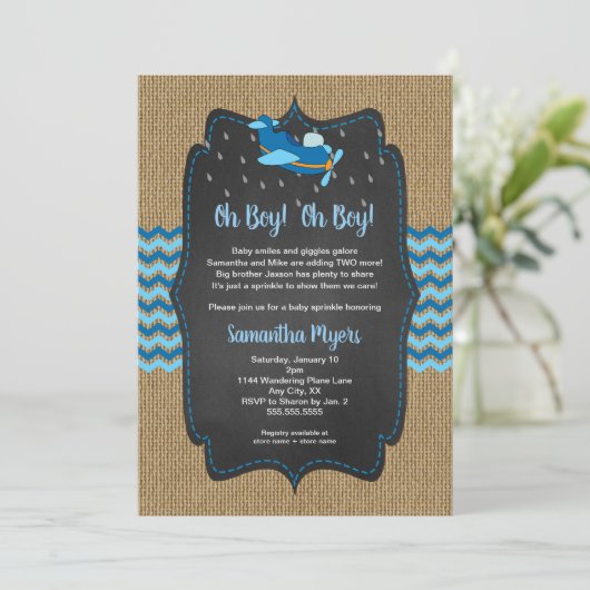 バーラップの飛行機の対の男の子のベビーは招待を振りかけます 招待状 (スタンド正面)