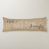 バーラップは結婚式の名前の日付のギフトを個人化します ボディピロー (正面)