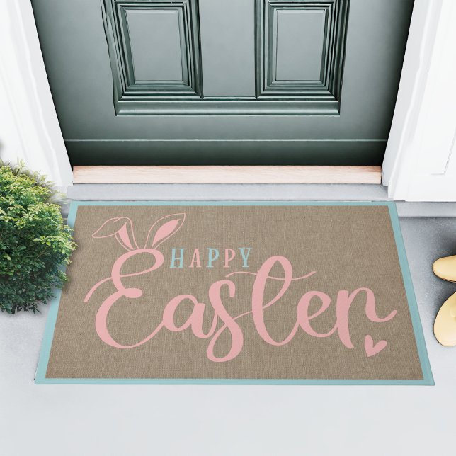 バーラップアンドパステルハッピーイースターウィズバニーイヤーズ ドアマット (Burlap And Pastels Happy Easter With Bunny Ears Doormat)