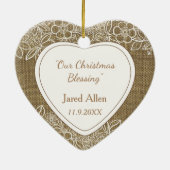 バーラップアンドレースベビー初めてのクリスマス セラミックオーナメント (裏面)