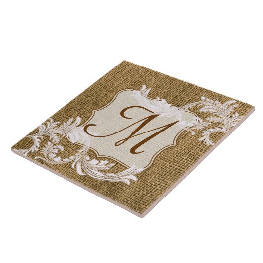 バーラップカントリーレースアップリケのモノグラム表示タイル タイル (側面)