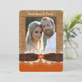 バーラップフェイクレースボウ写真ウェディング招待、ブラウン2 招待状 (スタンド正面)