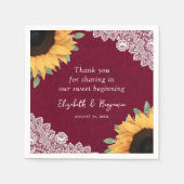 バーラップ素朴レースひまわり花とバーガンディ結婚ズ スタンダードカクテルナプキン (正面)