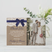 バーラップ&レースの写真のネイビー結婚リボン サンキューカード (スタンド正面)