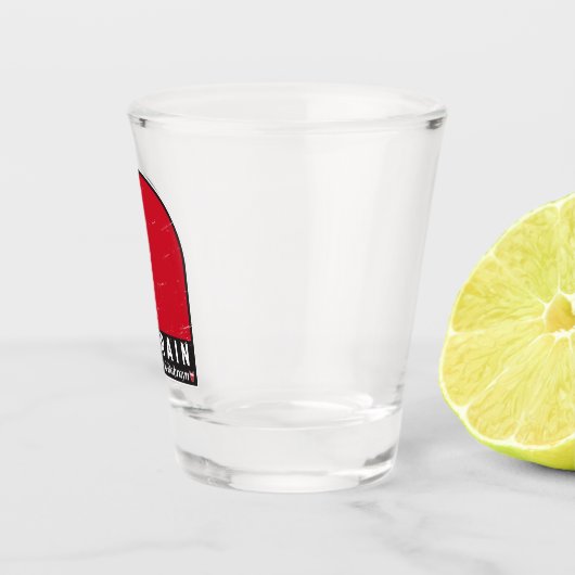 バーレーン国旗のエンブレム動揺してヴィンテージ ショットグラス (右)