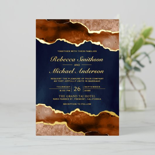 バーントオレンジテラコッタアゲテ海軍結婚の金ゴールド 箔招待状 (立ち正面)