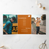 バーントオレンジ ボールド 卒業証書 文字＆帽子 三つ折り案内状 (内部)