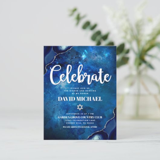 バー(ユダヤ教の)バル・ミツバーブルーモダンアゲート水のカラースクリプト エンクロージャーカード (スタンド正面)