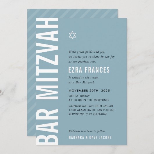 バー（ユダヤ教の）バル・ミツバーモダンミニマル男のはっきりした子ほこりっぽい青 招待状 (正面/裏面)