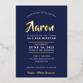 バー（ユダヤ教の）バル・ミツバーモダン書道スタイリッシュ海軍金ゴールド 箔招待状 (正面)