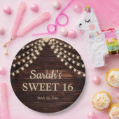 バ素朴ンウッドストリングライトスウィート16名前日付 ペーパープレート (パーティー)