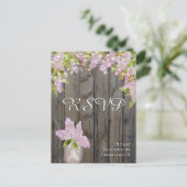 バ素朴ンウッド&ライツウェディングRSVP付きライラック ポストカード (スタンド正面)