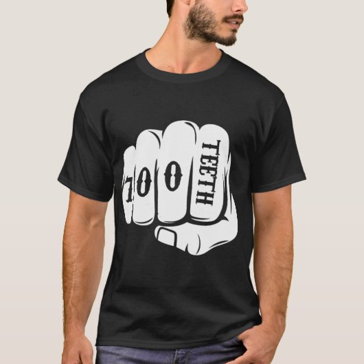 パイクのナックル - 700本の歯 Tシャツ (正面)