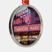 パイクプレースマーケットシアトルのクリスマス メタルオーナメント (右)