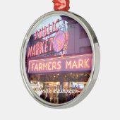 パイクプレースマーケットシアトルのクリスマス メタルオーナメント (左)