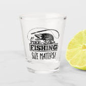 パイク魚釣りサイズマティクストロフィッシュスポーツ ショットグラス (正面)