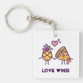 パイナップルとピザの愛が勝つ キーホルダー (正面)