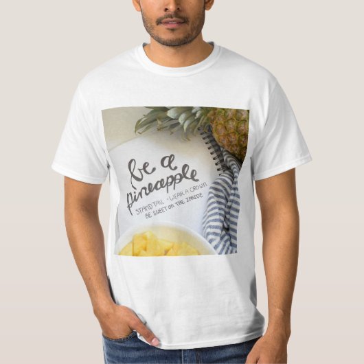 パイナップルになる Tシャツ (正面)