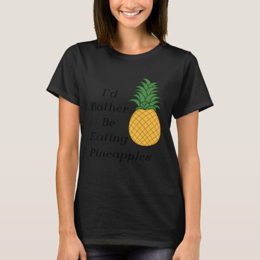 パイナップルを食べる 可愛い フルーツ 熱帯果物 Tシャツ (正面)