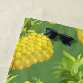 パイナップルイラストレーション ビーチタオル (インサイチュ)
