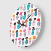 パイナップルカラフル葉の、熱帯のドードル。 ラージ壁時計 (傾斜)