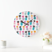 パイナップルカラフル葉の、熱帯のドードル。 ラージ壁時計 (ホーム)