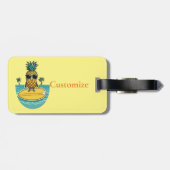 パイナップルサーファーがウェーブサンダー_Coveに乗る ラゲッジタグ (裏面横)