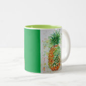 パイナップルフルーツフード熱帯アートオレンジライムかわいい ツートーンマグカップ (正面右)