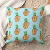 パイナップル・ピカがチョンプアクアを飲む クッション (ブランケット)