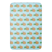 パイナップル・ピカがチョンプアクアを飲む バスマット (正面縦)