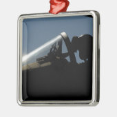 パイロットが離陸の準備をする メタルオーナメント (左)