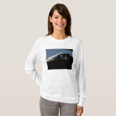 パイロットが離陸の準備をする Tシャツ (正面フル)