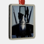 パイロットが飛行前検査を行う メタルオーナメント (右)