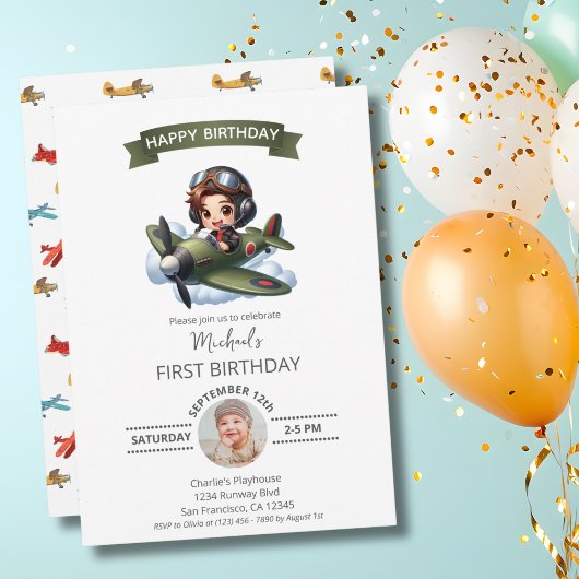 パイロットとヴィンテージ飛行機と雲の男の子の1歳の誕生日 招待状
